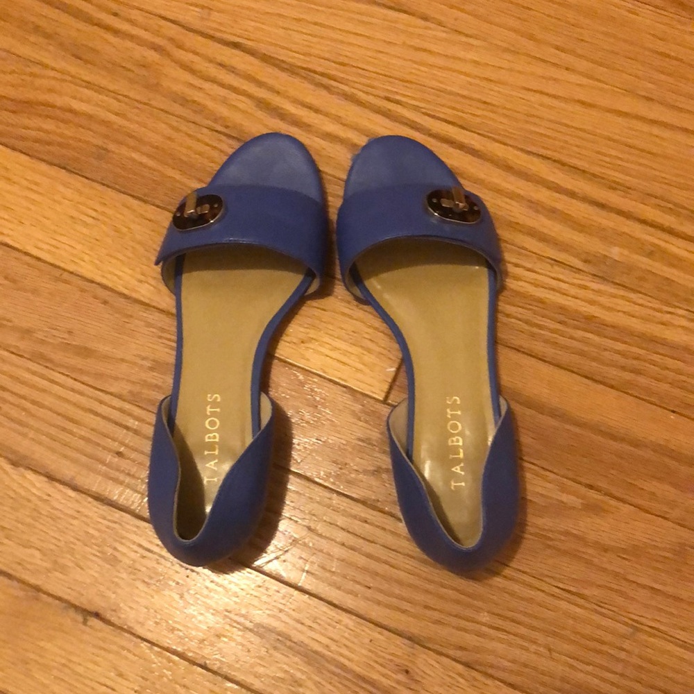 Blue Talbots leather flat with tortoiseshell buckle. Size 7.